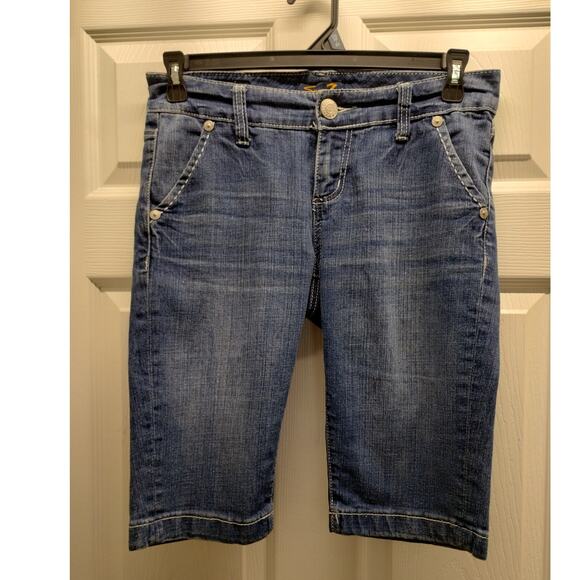Seven7 Women's Size 6 Denim Blue Jean Shorts Bermuda Whiskered Two-Pocket - Picture 1 of 9